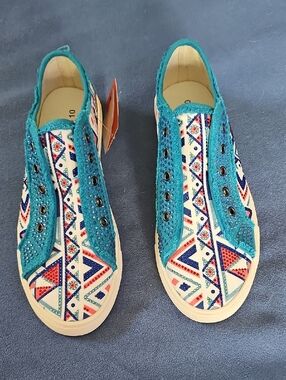NWT Women’s Montana West Blue And  Aztec Slip-On Sneakers 10